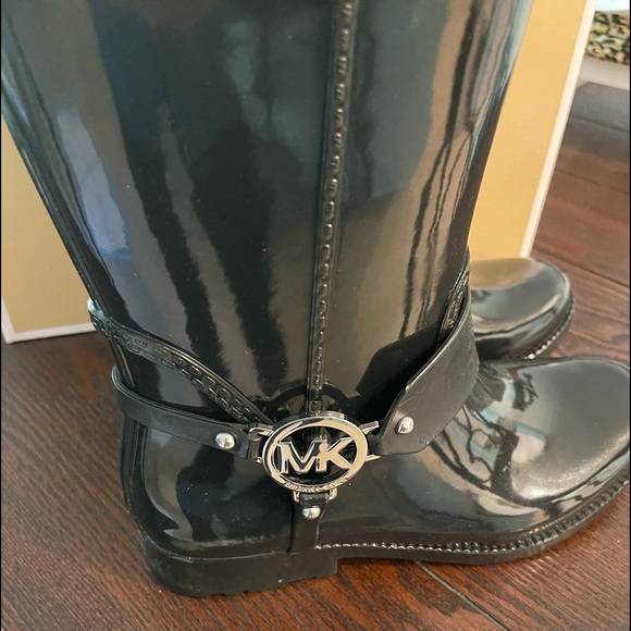 MK Michael Kors Rain Boots - Picture 4 of 6